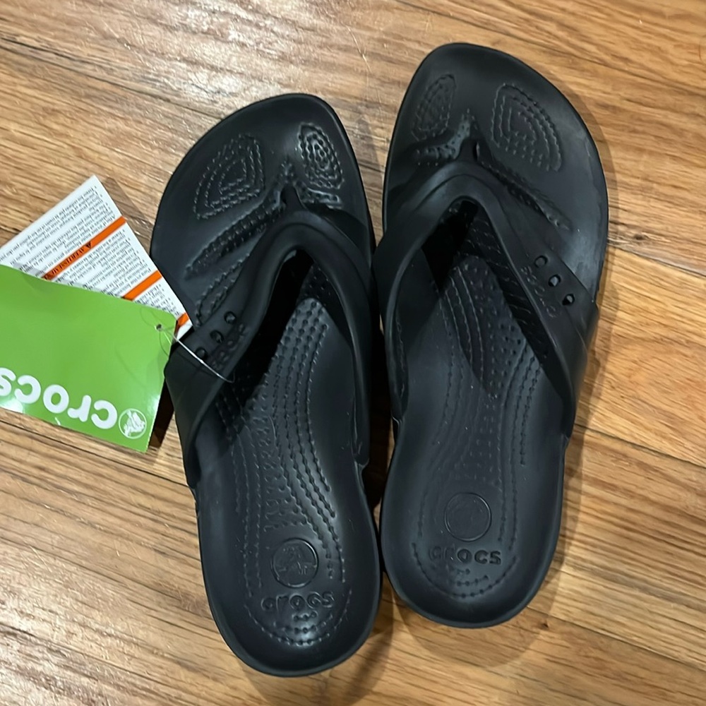 NWT Crocs Flip Flops - Size 7